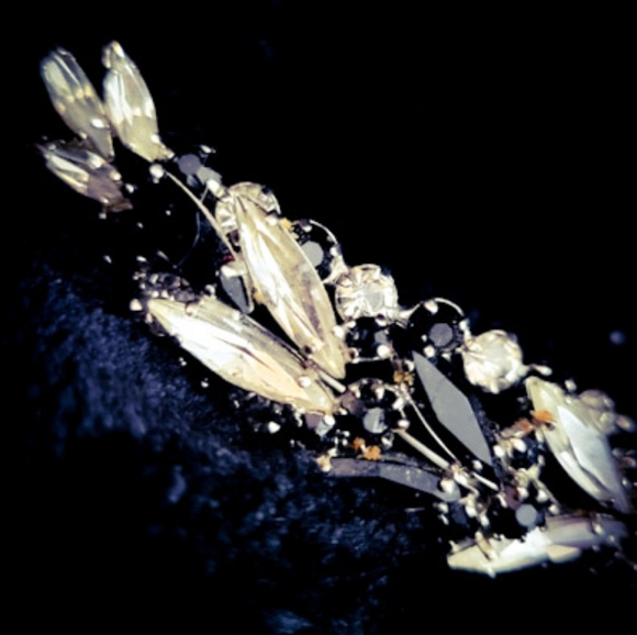 X-LARGE MYSTERY BOX Vintage + Antique Jewelry- Bracelets, Brooches, Necklaces. - Picture 4 of 10